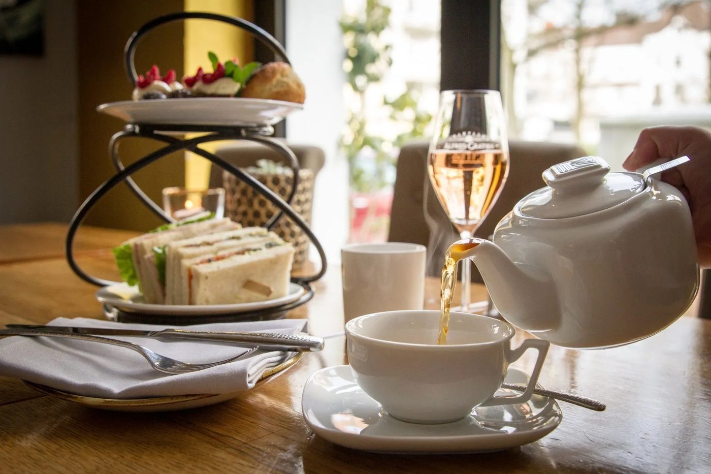 Gastronomie · Afternoon Tea & Sekt